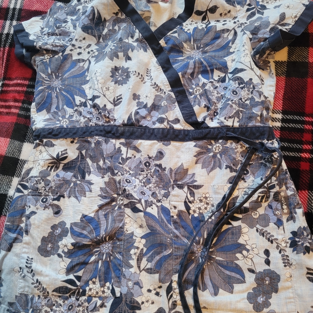 Koi xs scrub top